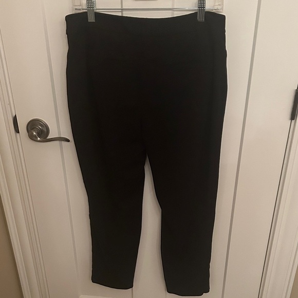 White House Black Market Black The Tapered Ankle Pant, size 10 - Picture 8 of 11